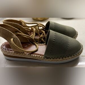 Crown Vintage Olive Espadrille Flats size 7.5